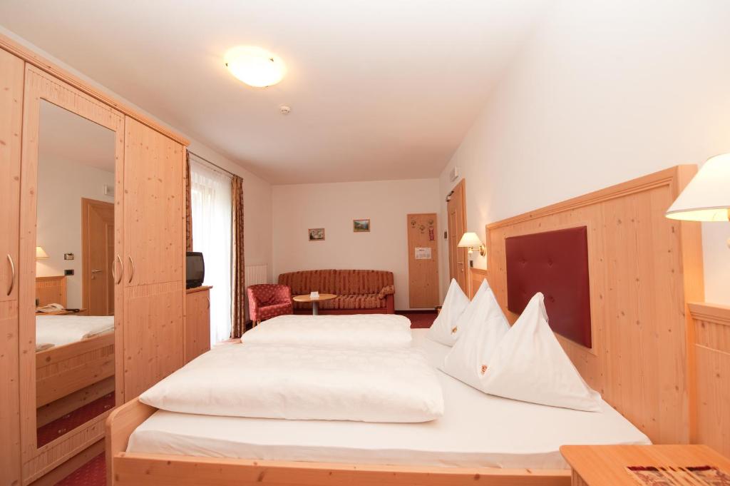 Postel nebo postele na pokoji v ubytování Hotel Haus an der Luck