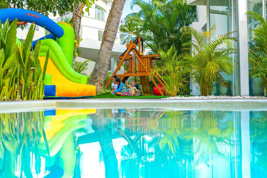 Bazén v ubytování Krystal Grand Puerto Vallarta - All Inclusive nebo v jeho okolí