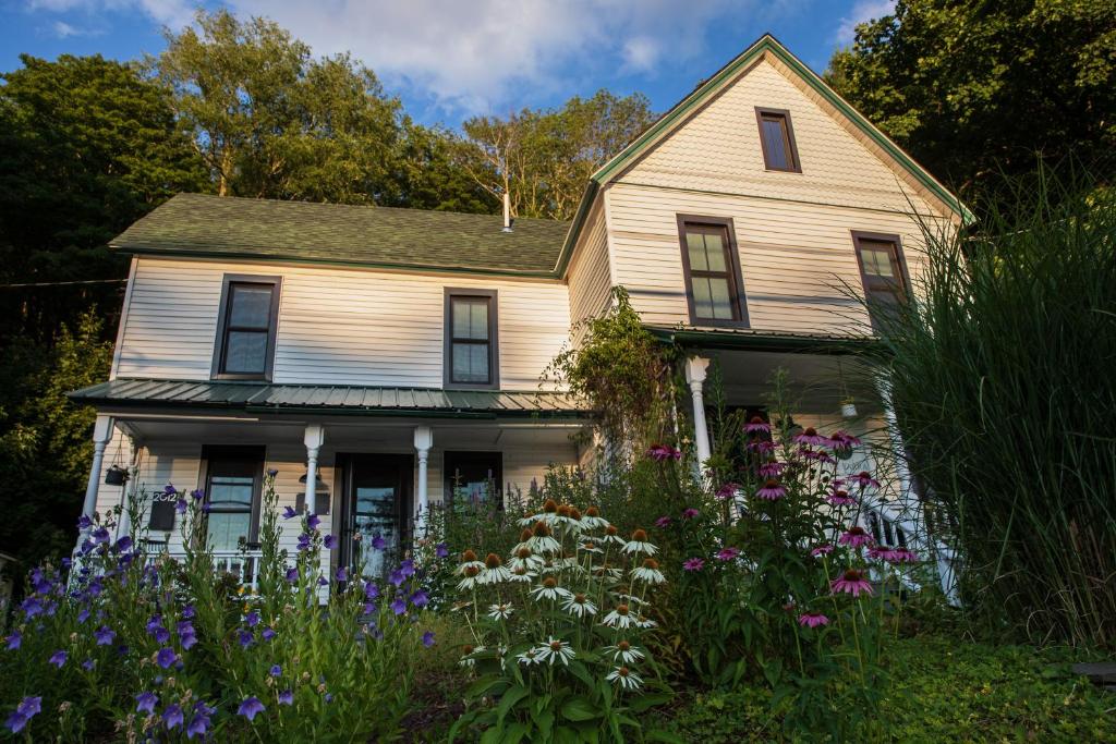 a house with a bunch of flowers in the yard at The Yarra in Roscoe