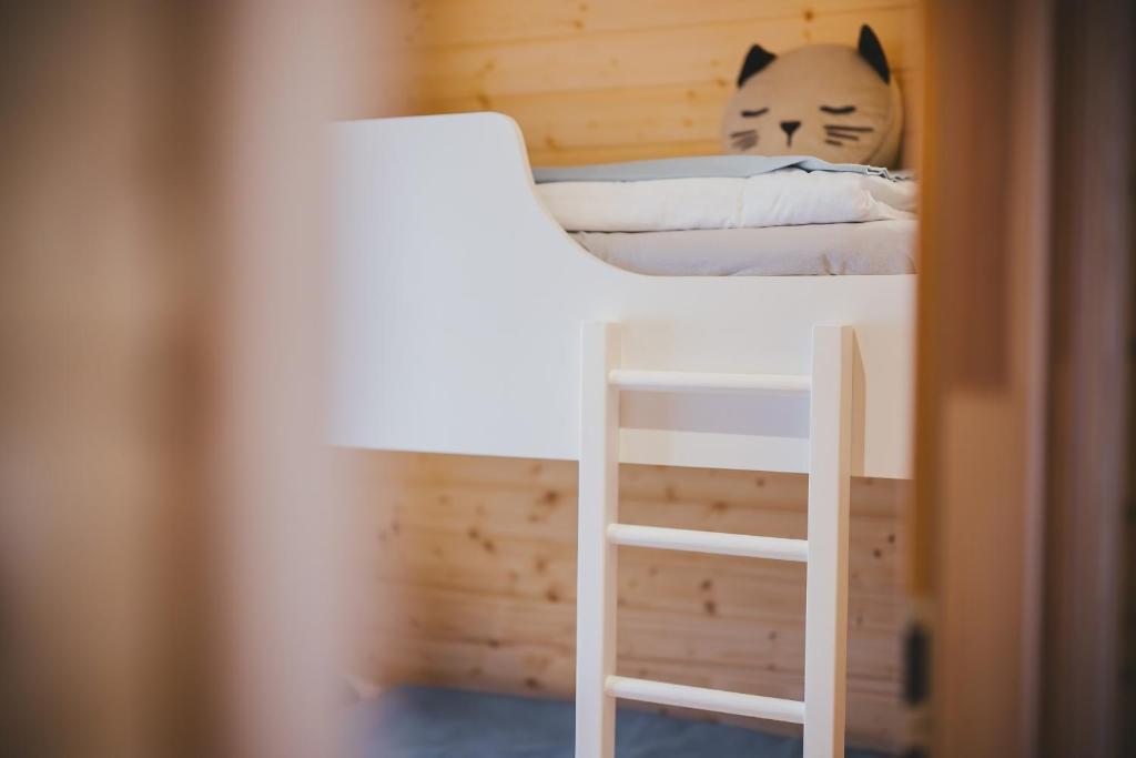 Palanda nebo palandy na pokoji v ubytování Apartmán Andrea