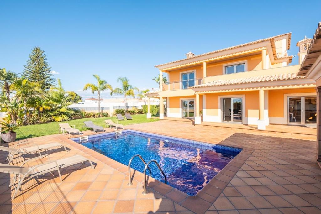 VILLA Simao