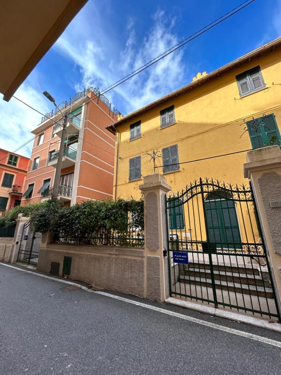 a yellow building with a fence in front at A pochi passi dal mare by PortofinoVacanze in Bonassola