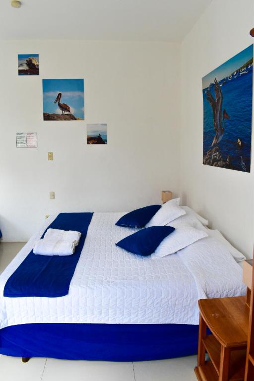 Postel nebo postele na pokoji v ubytování Gran Hostal Tintorera
