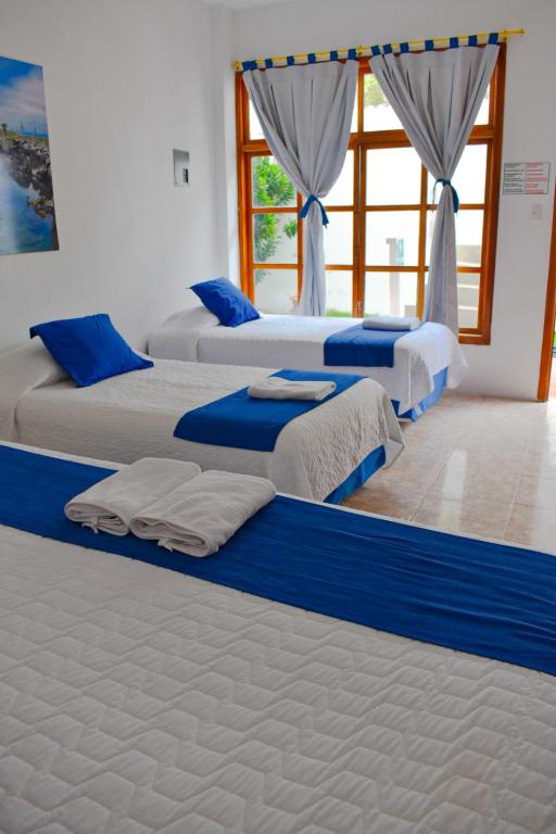 Postel nebo postele na pokoji v ubytování Gran Hostal Tintorera