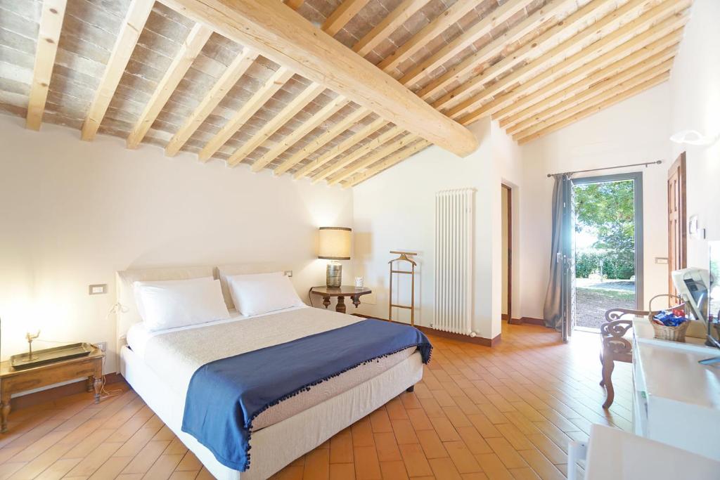 a bedroom with a large bed in a room at Agriturismo Le Cerbonche in Rosignano Marittimo
