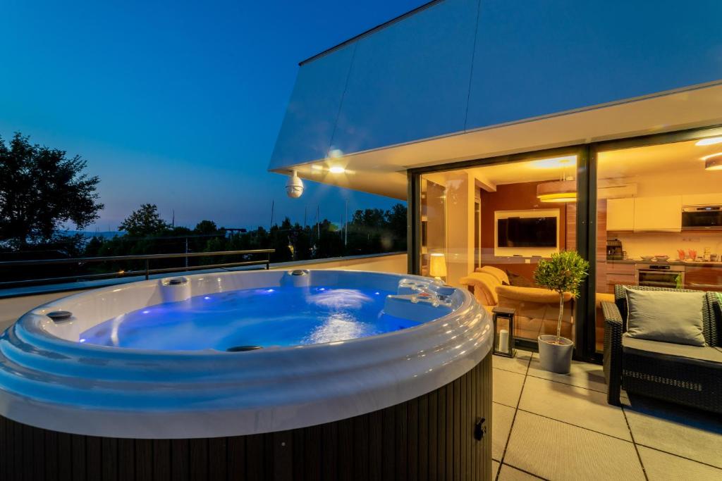 LAKE MOMENTS - Emerald Penthouse 8636 Balatonszemes, Cinka Panna utca 2. kép - 1