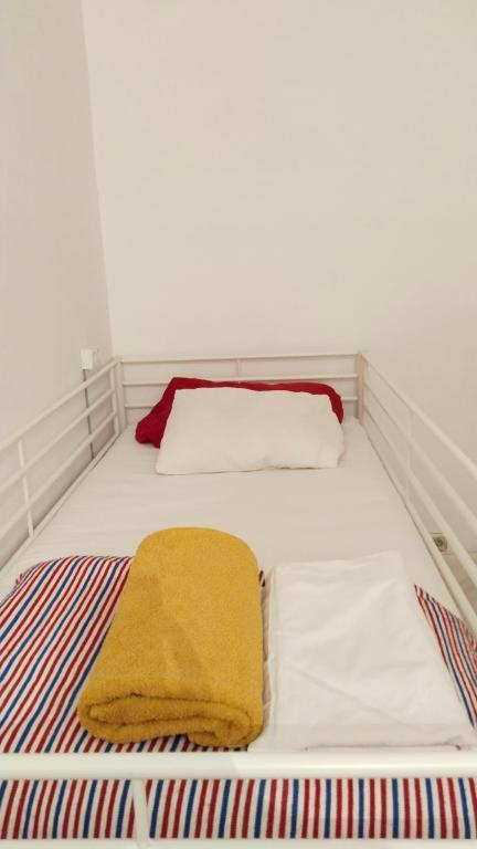 Dar Gara - Posto Letto In Dormitorio Femminile Con 4 Letti