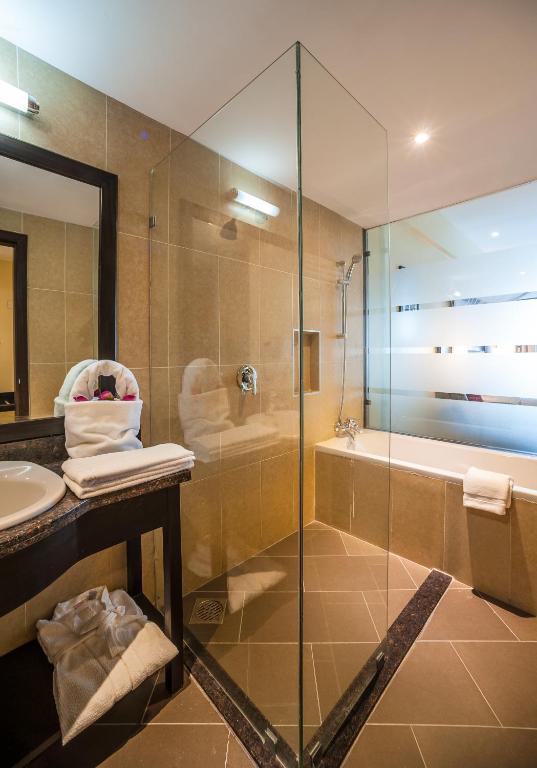 Koupelna v ubytování Acacia Premier Hotel