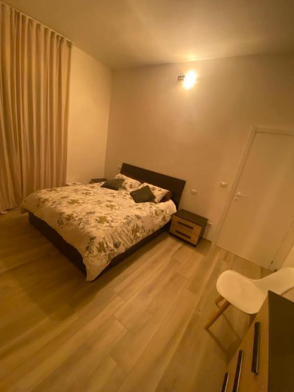 Postel nebo postele na pokoji v ubytování Lucia's home