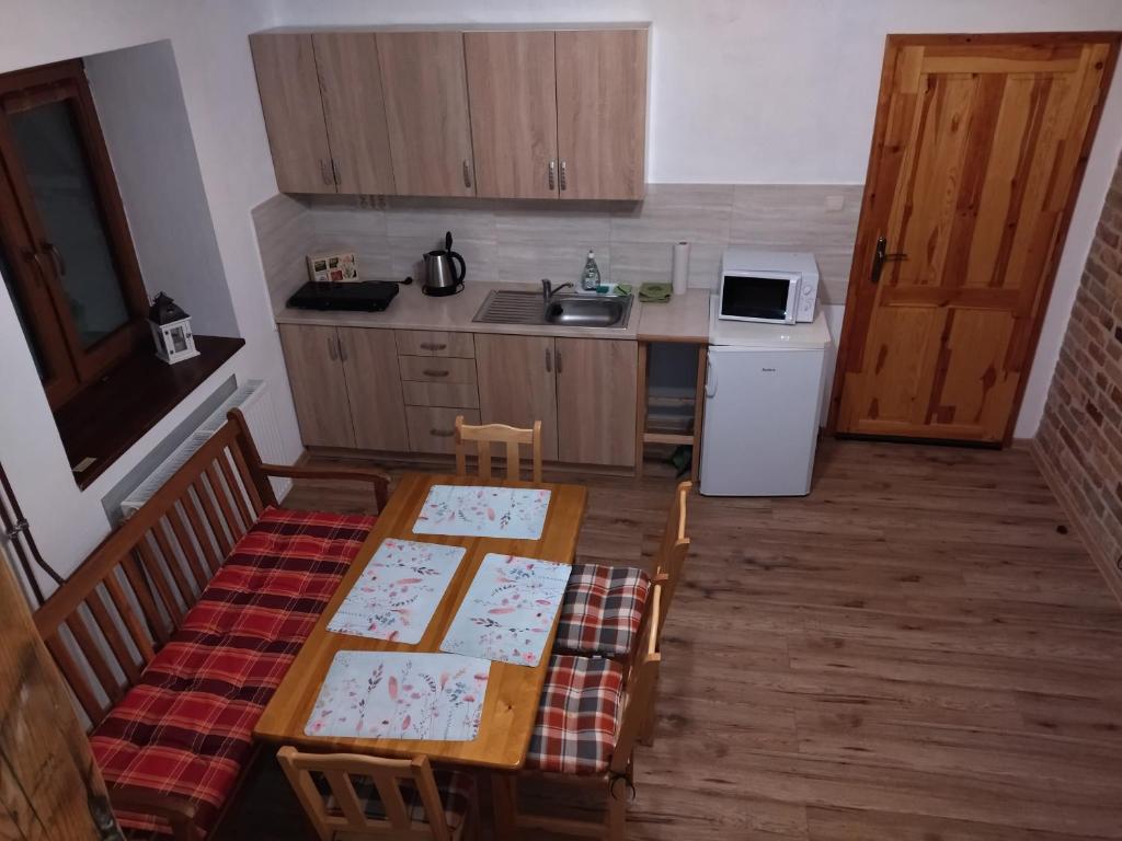 a kitchen with a table and chairs and a microwave at Apartmán 61 