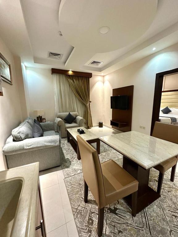TV a/nebo společenská místnost v ubytování SAS Al Olaya Hotel Suites