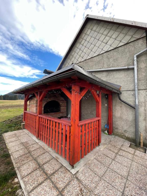 Budova, v ktorej sa apartmán nachádza