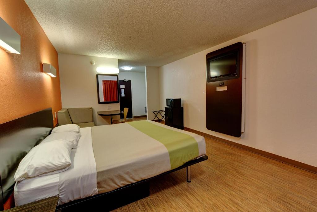 Motel 6-Houston, TX - Hobby