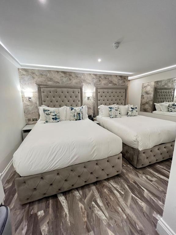 
Twin Room with Shower
