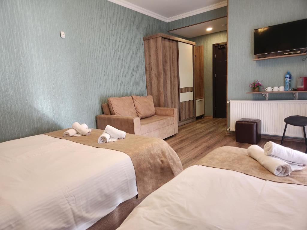 Postel nebo postele na pokoji v ubytování Snow King Hotel