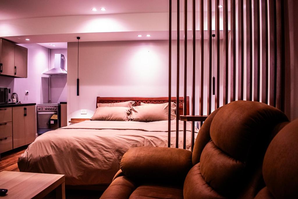 Ένα ή περισσότερα κρεβάτια σε δωμάτιο στο Luxurious Sunny 1BR Overlooking Cairo Center