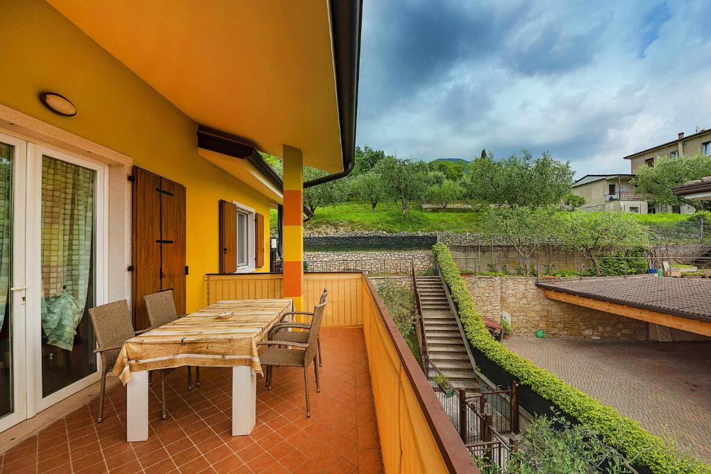La Terrazza moderno con terrazza