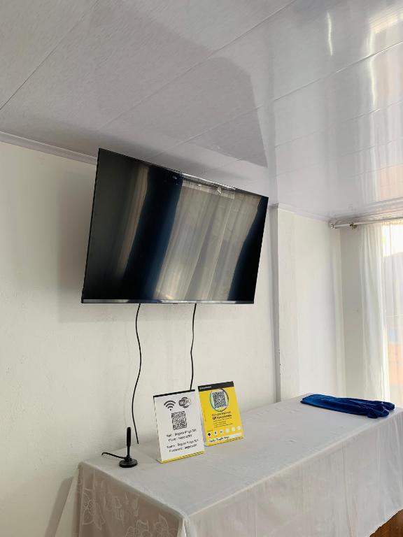 TV a/nebo společenská místnost v ubytování Hostel Bogotá Kings