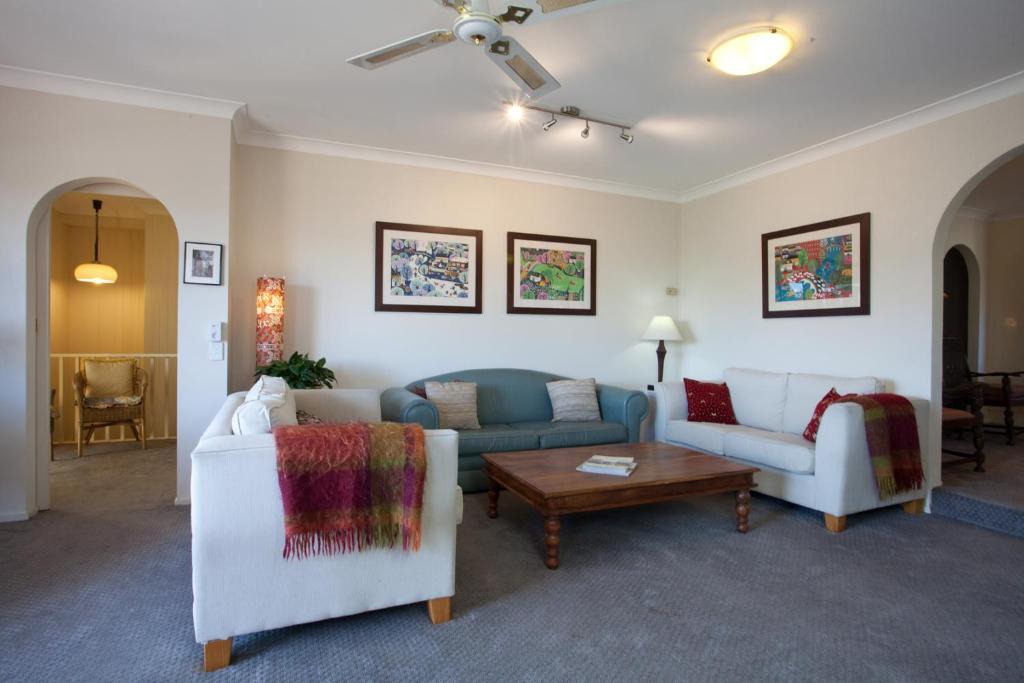 a living room with two couches and a coffee table at Wanderers Retreat in Jindabyne