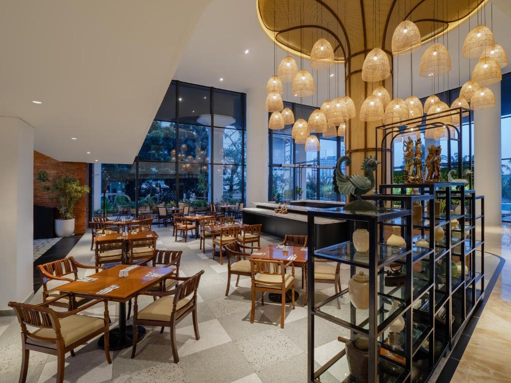 Restaurace v ubytování Luminor Hotel Padjadjaran Bogor by WH