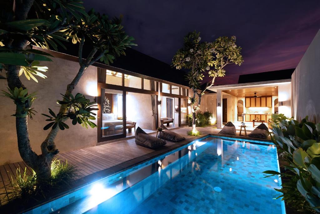 A piscina localizada em Taman Dharmawangsa Suites ou nos arredores