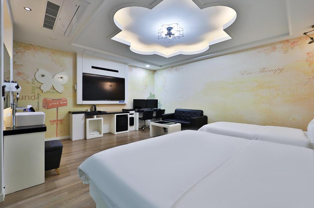 TV a/nebo společenská místnost v ubytování G&G Hotel
