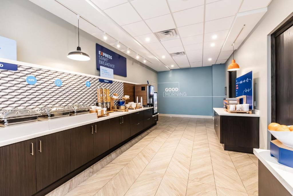 Holiday Inn Express & Suites Toronto Airport South by IHG - Resim 23