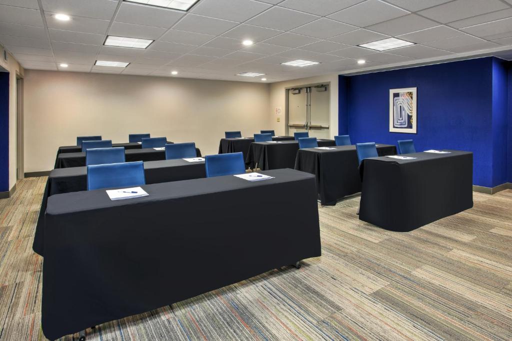 Holiday Inn Express Nashville Airport by IHG photo