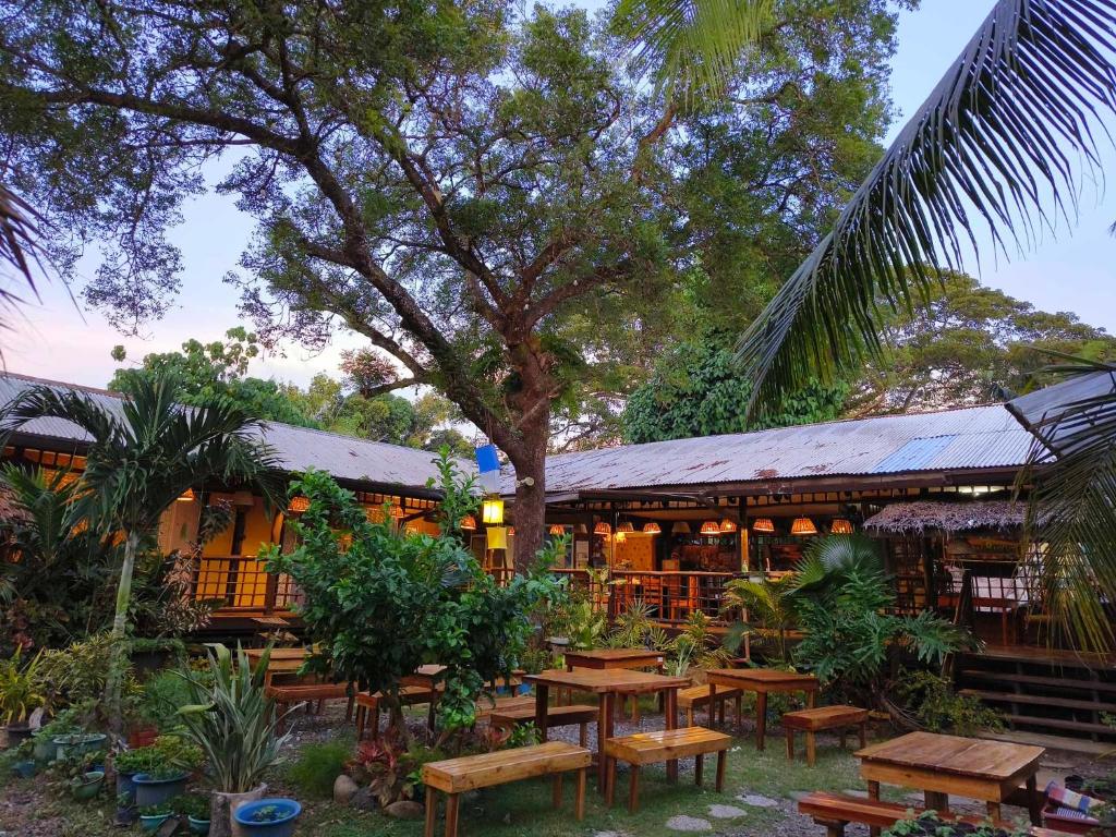 Lokal Hut Bed and Breakfast 3