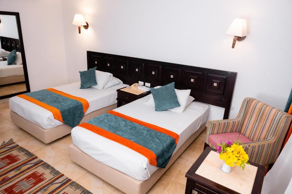 Postel nebo postele na pokoji v ubytování Turquoise Beach Hotel