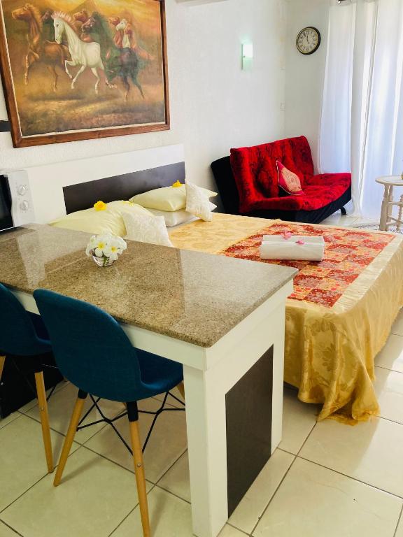 Posezení v ubytování Regalia Apartments