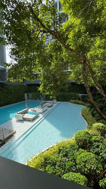 Bazén v ubytování HuaHin DusitD2 Residences, apartments near beach nebo v jeho okolí