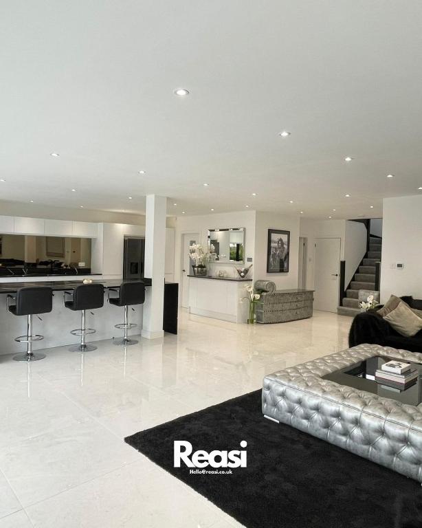 Haus of Hale Luxury home for 810 in Hale Barns, Hale (updated prices