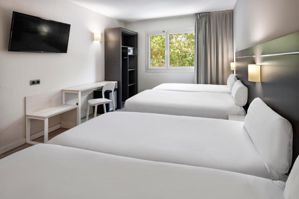 Postel nebo postele na pokoji v ubytování B&B HOTEL Barcelona Rubí