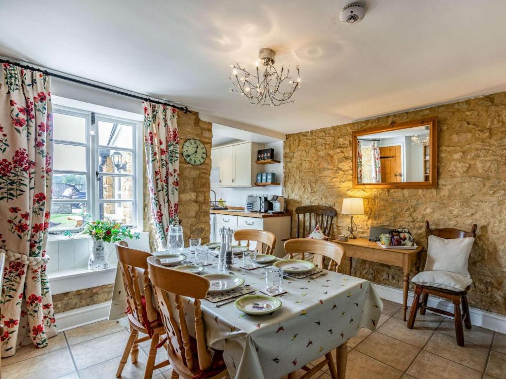 a dining room with a table and a kitchen at 2 Bed in Bourton-on-the-Water 29027 in Bourton on the Water