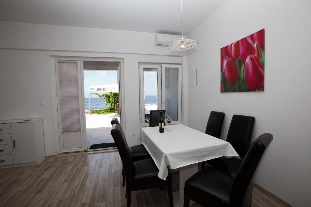 Beach Apartments Dora