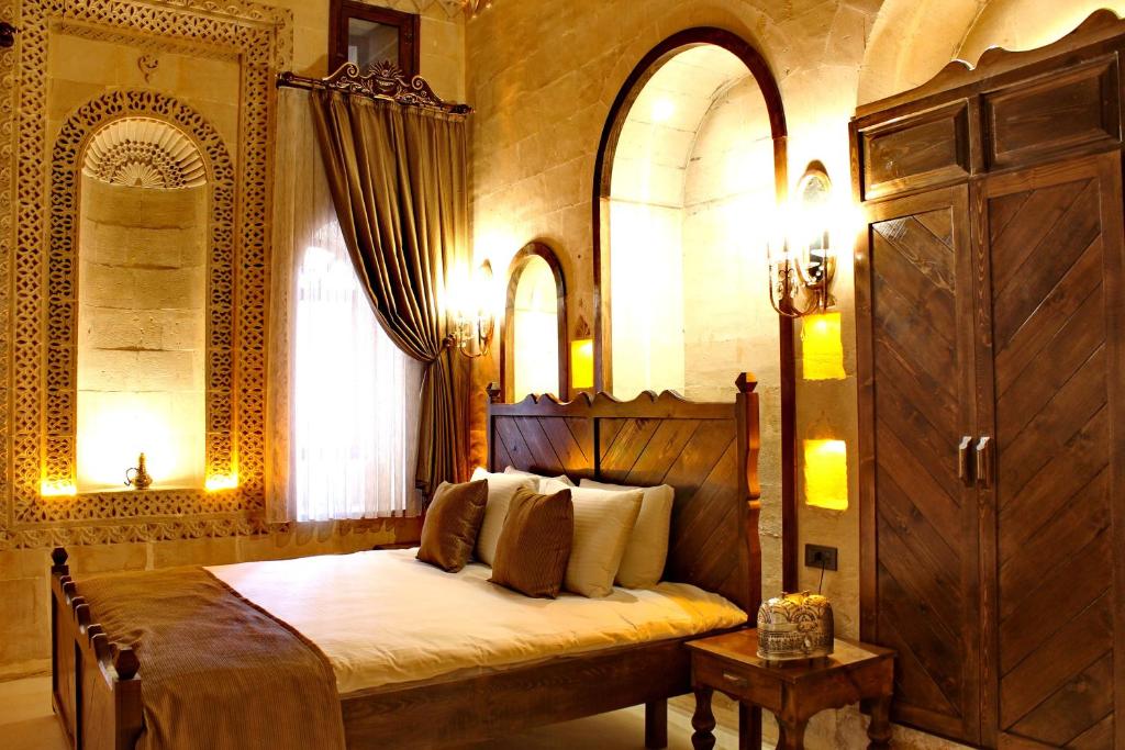 a bedroom with a bed in a room with arches at HH Babil Konağı in Mardin