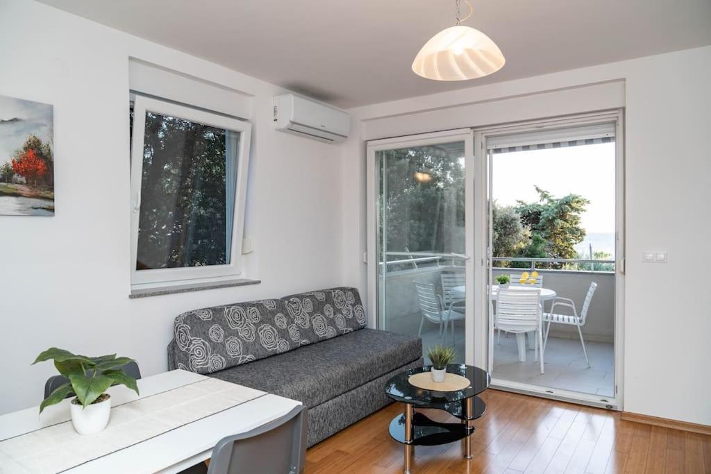 Гостиная зона в Marea 2, apartment next to the beach