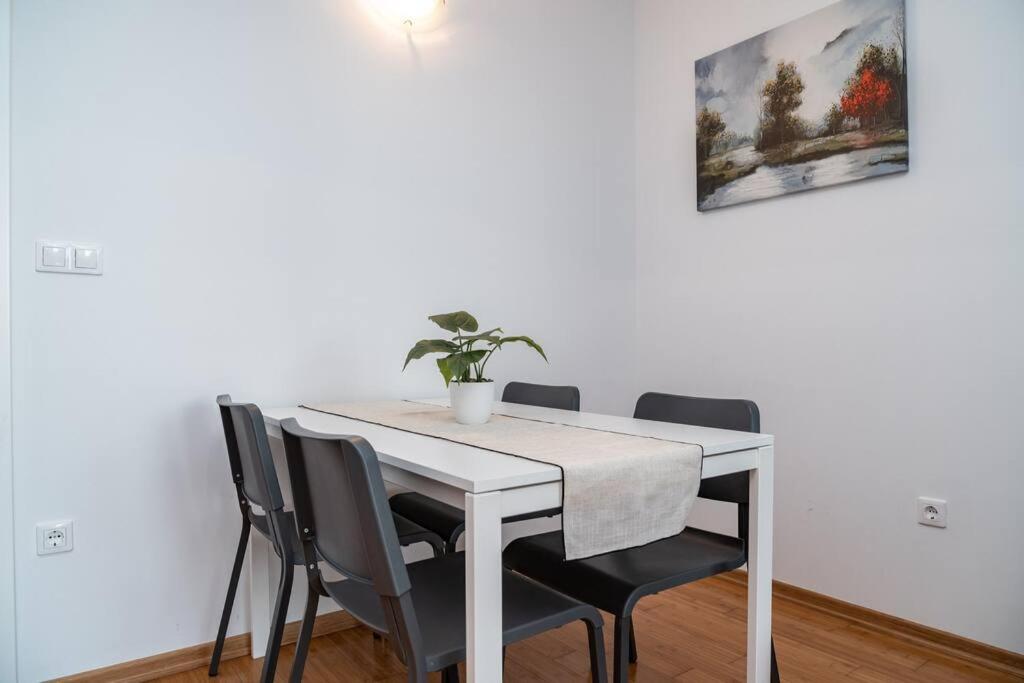 Фотография из галереи Marea 2, apartment next to the beach в городе Новаля