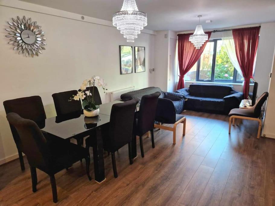 a living room with a dining table and a couch at Explore London: 2 Bedroom House in Wood Green in London