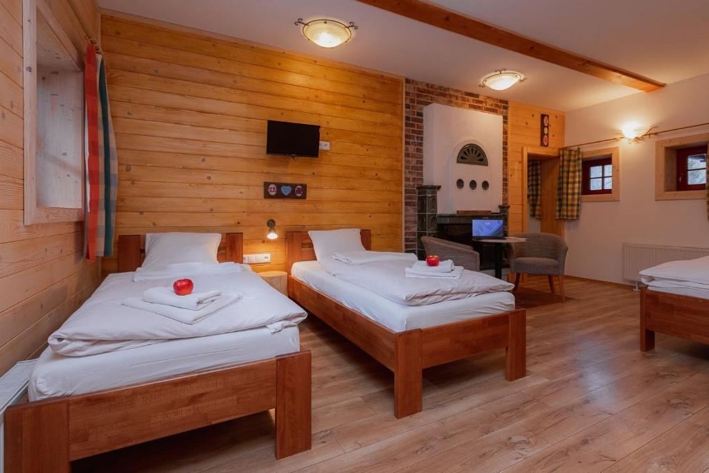 Postel nebo postele na pokoji v ubytování Wellness rezort Jánošíkov dvor