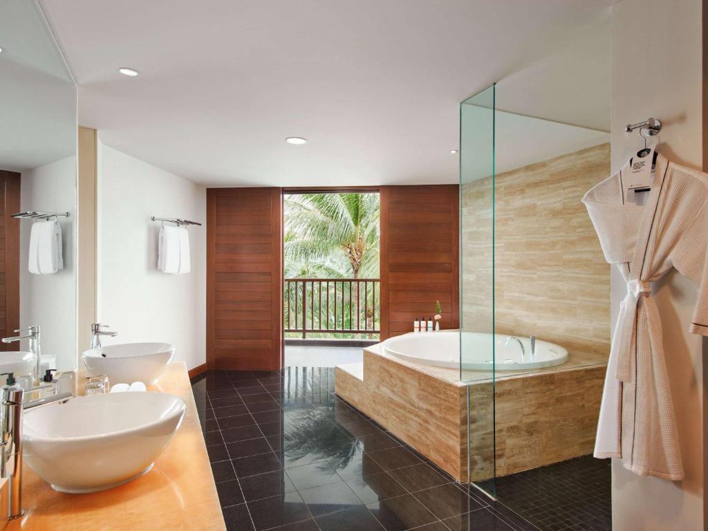Koupelna v ubytování Pullman Danang Beach Resort