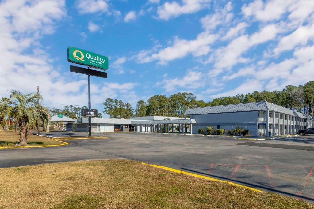 a building with a sign in a parking lot at Quality Inn & Suites Hardeeville - Savannah North in Hardeeville