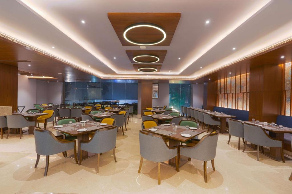 Restaurace v ubytování Park Inn by Radisson Ayodhya