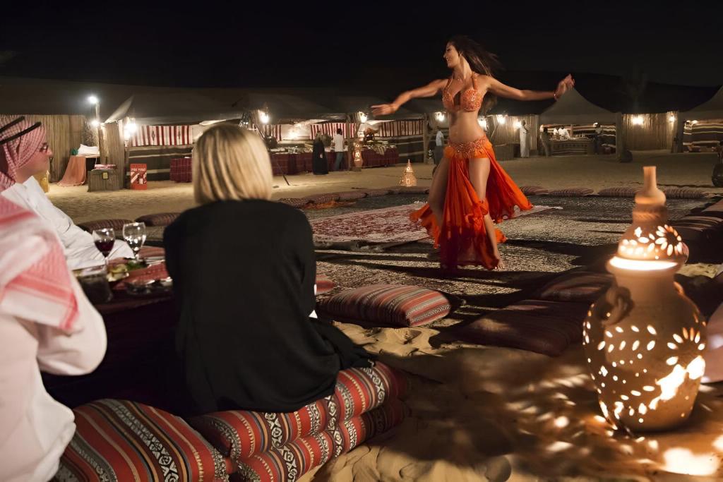 Gestir sem dvelja á Sahara INN Resort & Camping