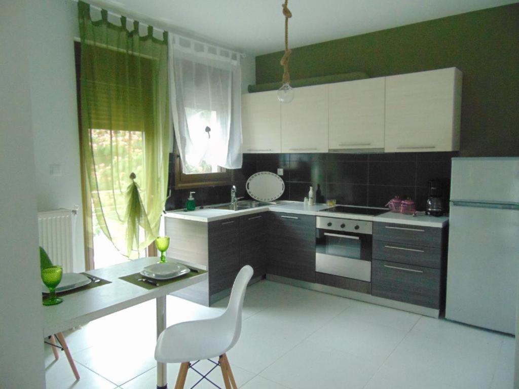 Kuchyň nebo kuchyňský kout v ubytování HOME SWEET HOME