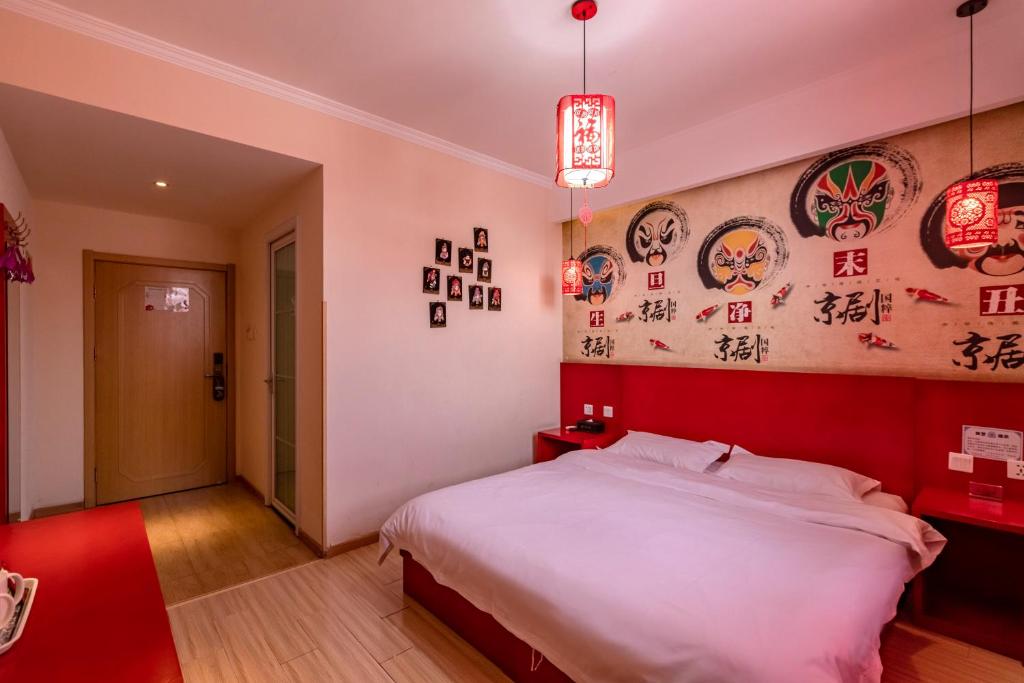 Happy Dragon Alley Hotel-In the city center with big window&free coffe laundry Fluent English speaking,Tourist attractions ticket service&food recommendation,Near Tian Anmen Forbiddencity,Near Lama temple,Easy to walk to NanluoAlley&Shichahai - Selected Twin Room - Hourly Use