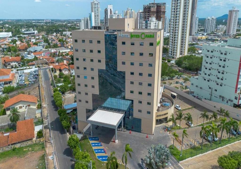 an overhead view of a building in a city at Hotel Inter Cuiaba in Cuiabá