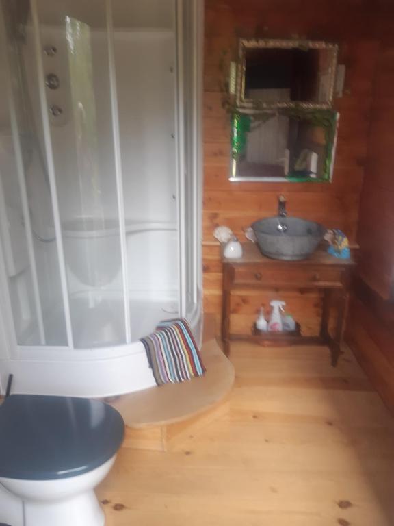 Fotografie z fotogalerie ubytování Private Lakeside Retreat v destinaci Renac