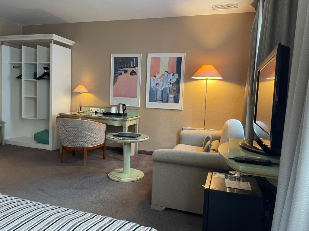 Postel nebo postele na pokoji v ubytování Hôtel EUROPE